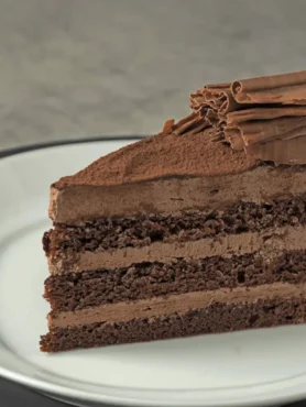 Bolo de Chocolate com Recheio Cremoso