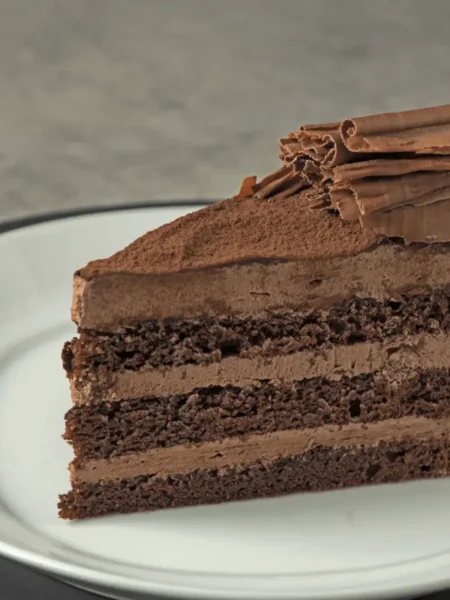 Bolo de Chocolate com Recheio Cremoso